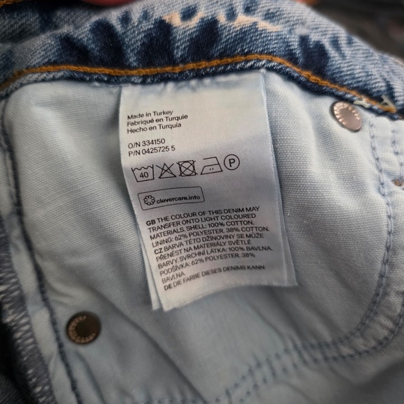 H&M Distressed Medium Wash Denim Mini Skirt - Size 4 - Picture 6 of 7